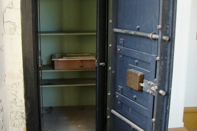 Crypto Custody Standards Move Toward Bank Practice